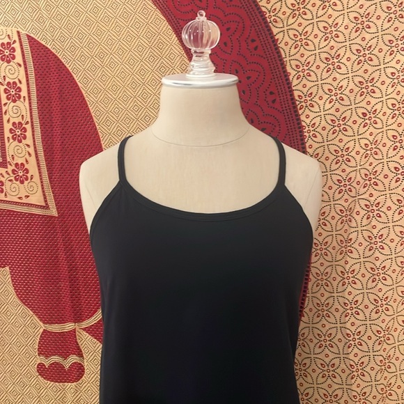 Super cute EUC Fabletics black tank top - Picture 2 of 6
